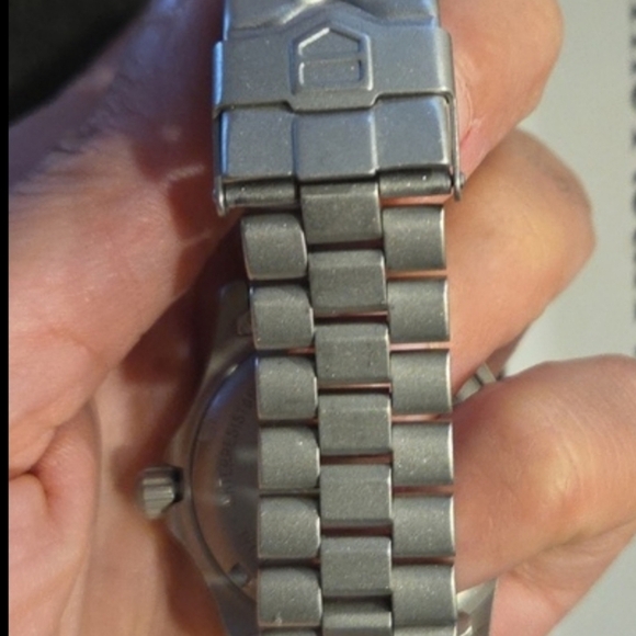 EUC Authentic TAG HEUER 2000 SERIES WATERPOOF LUXURY WATCH - Picture 10 of 11